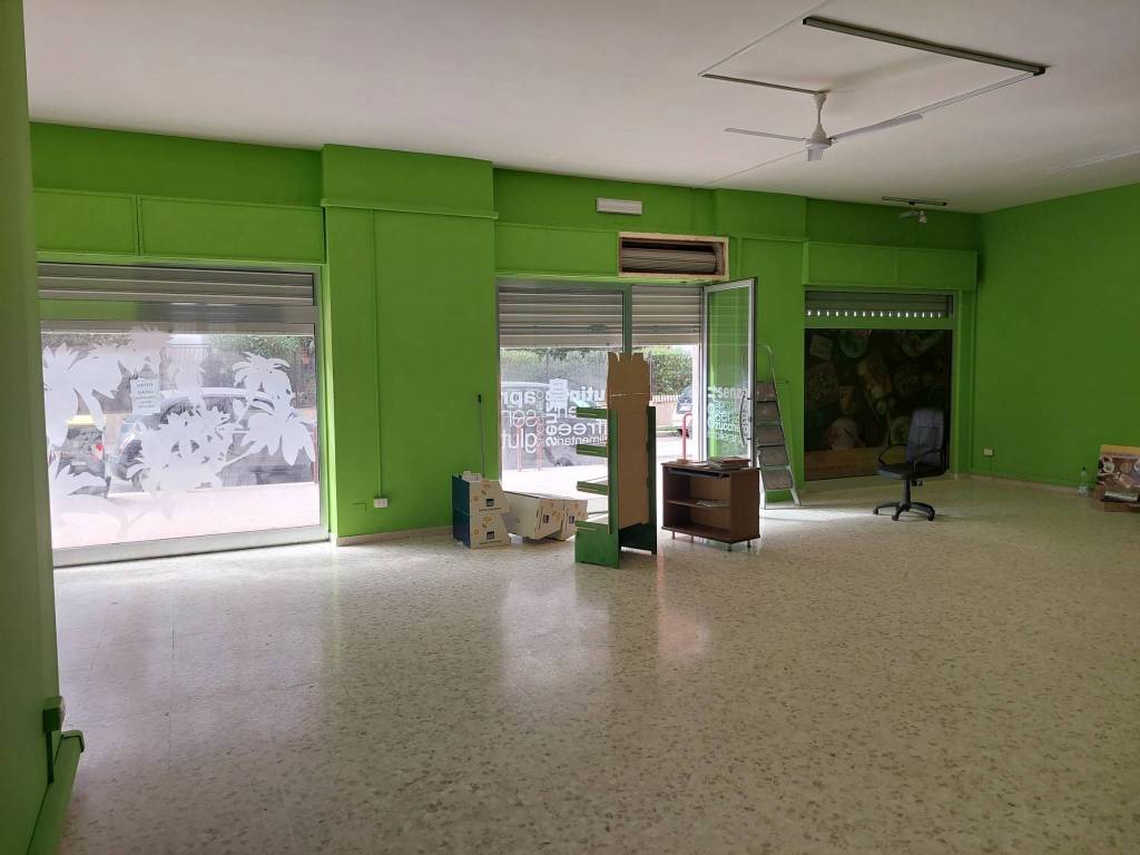 locale commerciale in affitto a Trani in zona Borgo Ottocentesco