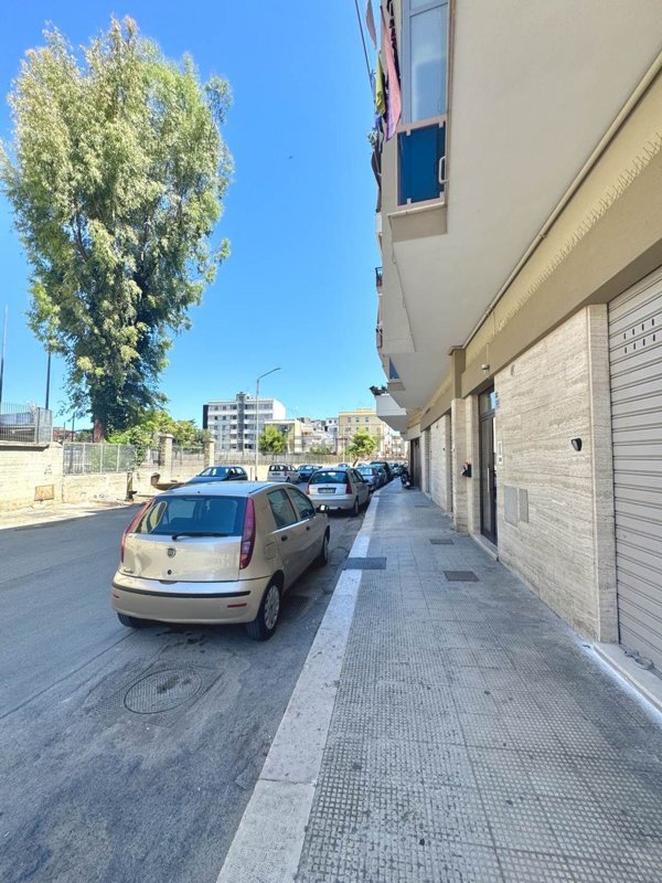 locale commerciale in affitto a Trani