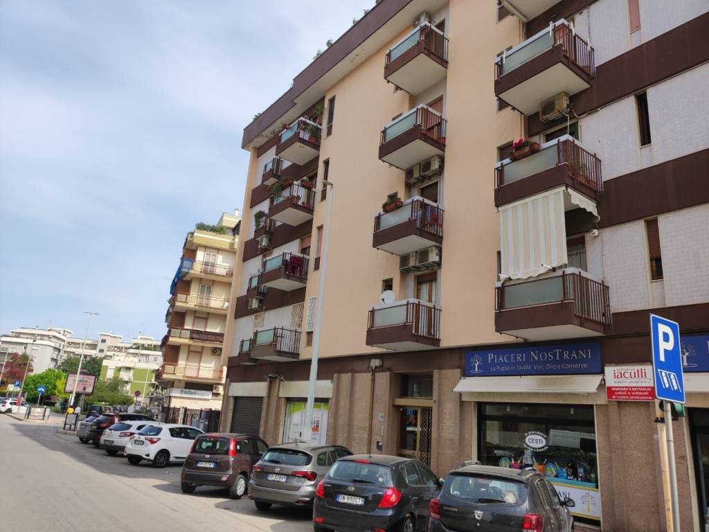 negozio in affitto a Trani