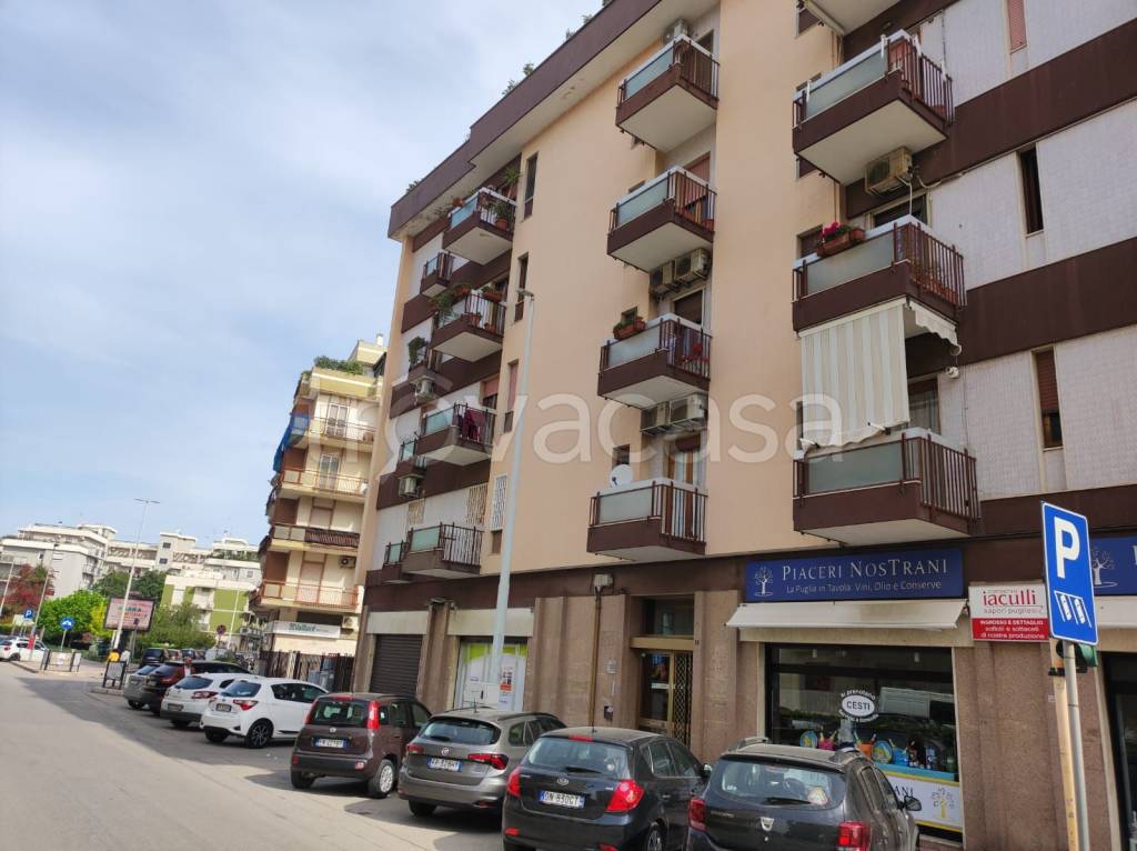 locale commerciale in affitto a Trani