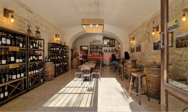 locale commerciale in affitto a Trani in zona Borgo Medievale