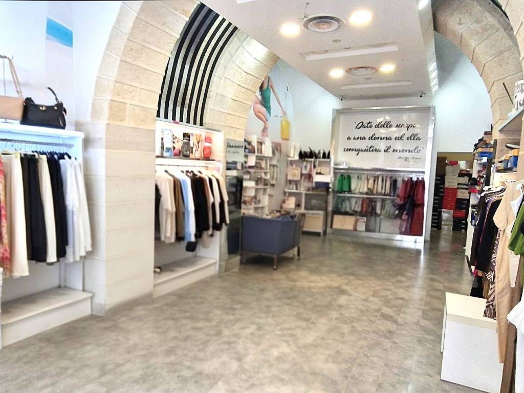 locale commerciale in affitto a Trani in zona Borgo Ottocentesco