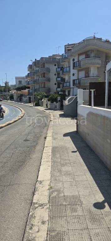 box auto in affitto a Trani