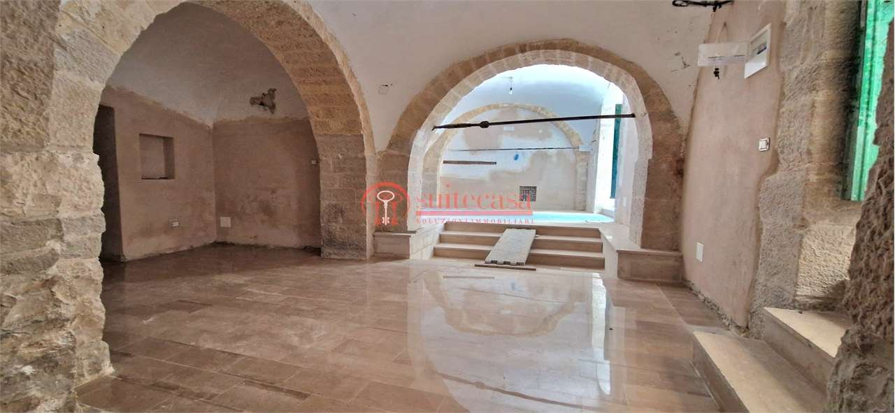 locale commerciale in affitto a Trani in zona Borgo Ottocentesco