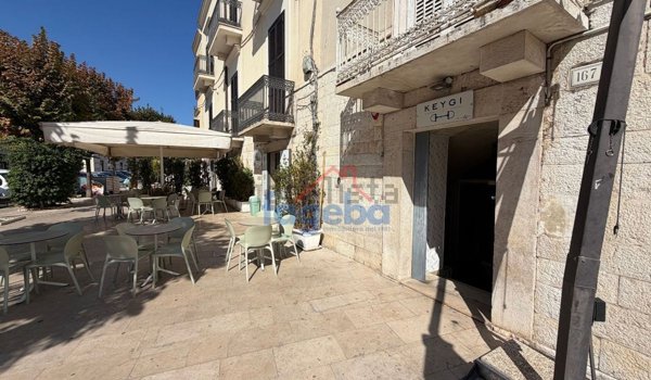 locale commerciale in affitto a Trani in zona Borgo Ottocentesco