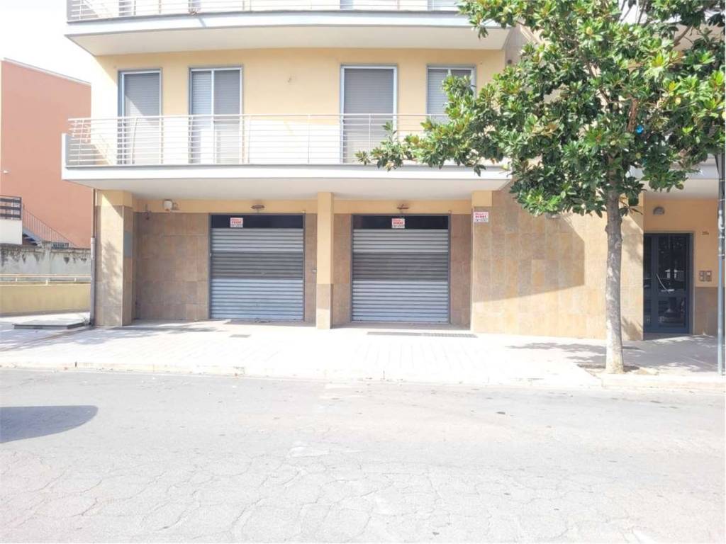 negozio in affitto a Trinitapoli