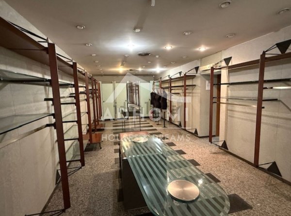 locale commerciale in affitto a Carbonia