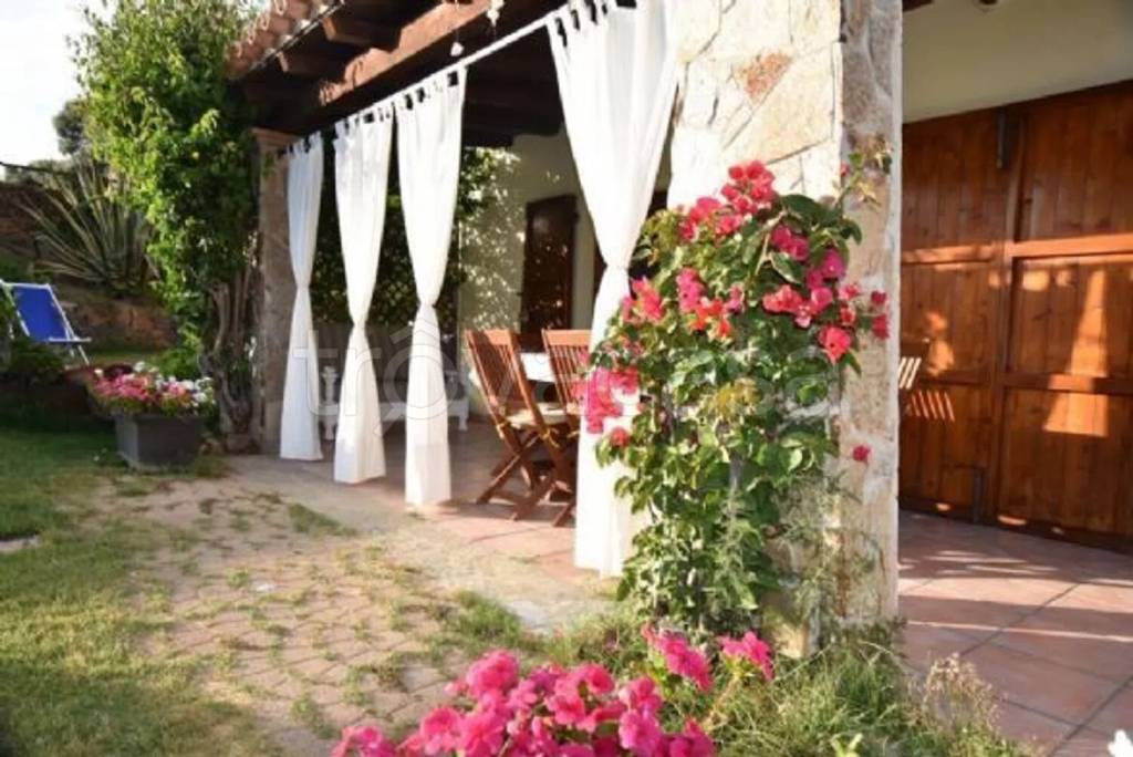 casa indipendente in affitto a Domus de Maria in zona Chia