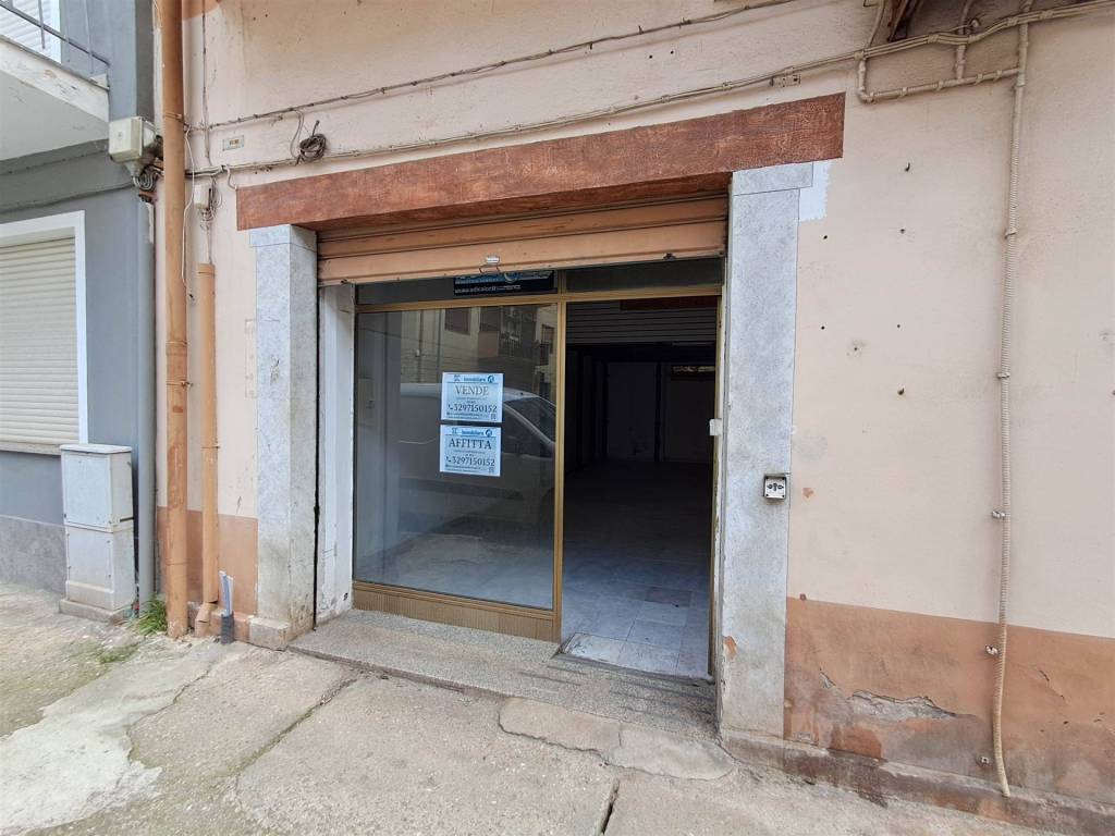 negozio in affitto ad Iglesias in zona Monteponi