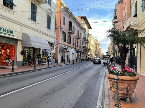 negozio in affitto a Bordighera