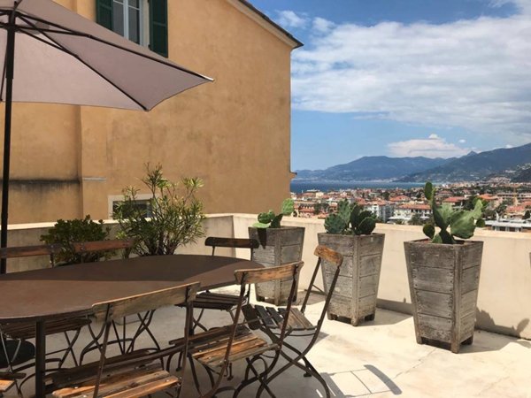 casa semindipendente in affitto a Bordighera