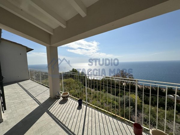 casa indipendente in vendita a Cipressa