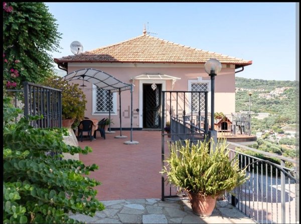 casa indipendente in affitto a Diano Castello