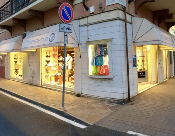 negozio in affitto a Diano Marina