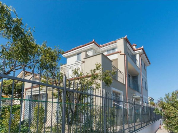 casa indipendente in affitto a Diano Marina