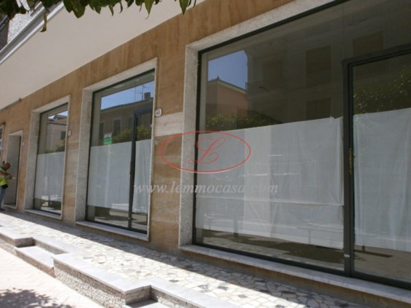 negozio in affitto a Diano Marina