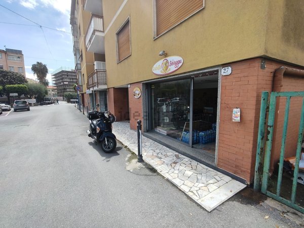 negozio in affitto a Diano Marina