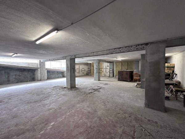 locale di sgombero in affitto ad Imperia in zona Oneglia