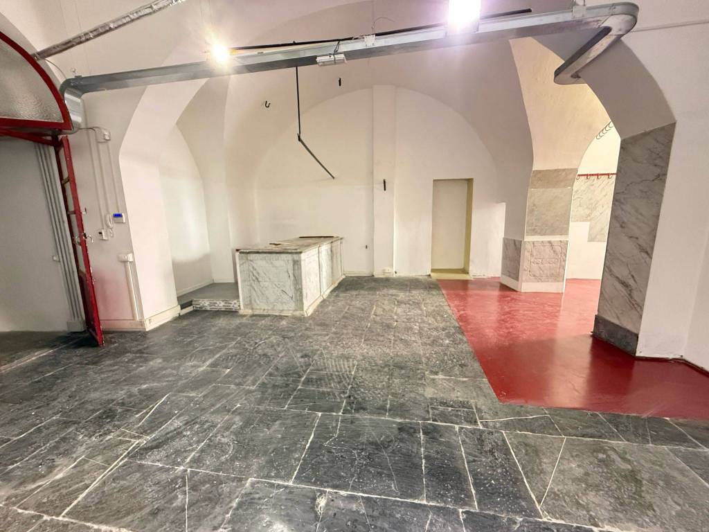 negozio in affitto ad Imperia in zona Oneglia