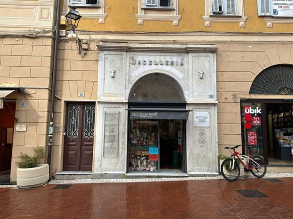 negozio in affitto ad Imperia in zona Oneglia