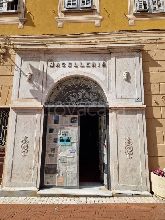 negozio in affitto ad Imperia in zona Oneglia