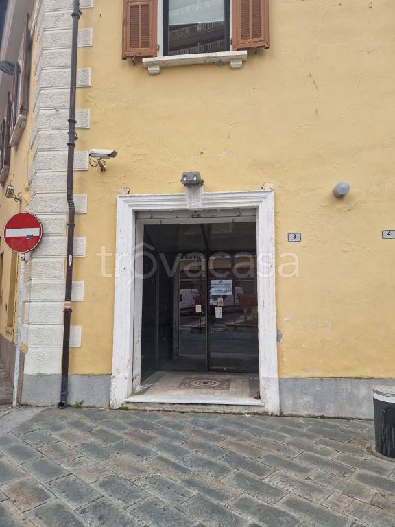 negozio in affitto ad Imperia in zona Oneglia
