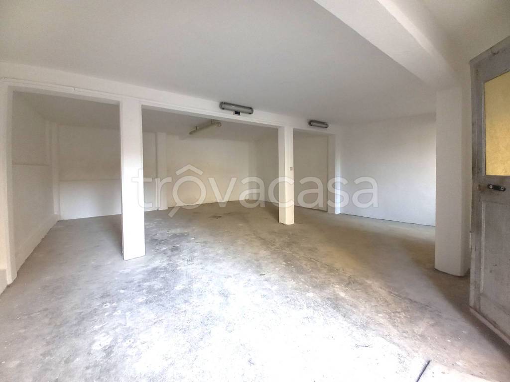 locale commerciale in affitto ad Imperia in zona Oneglia