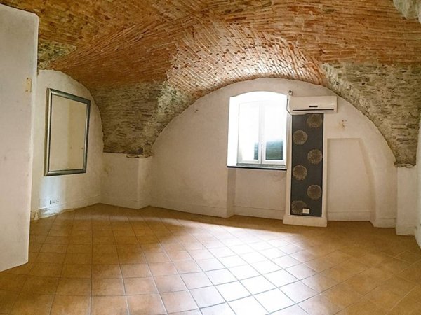 negozio in affitto ad Imperia in zona Oneglia
