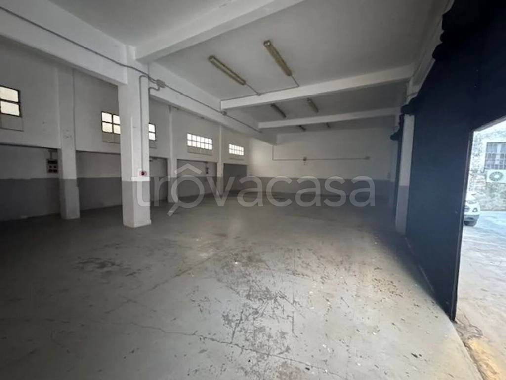 negozio in affitto ad Imperia in zona Oneglia