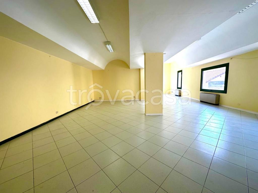 negozio in affitto ad Imperia in zona Oneglia