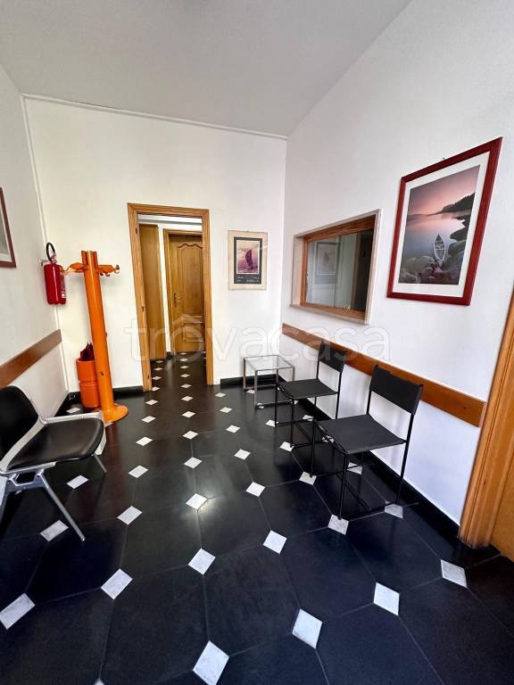 ufficio in affitto ad Imperia in zona Oneglia