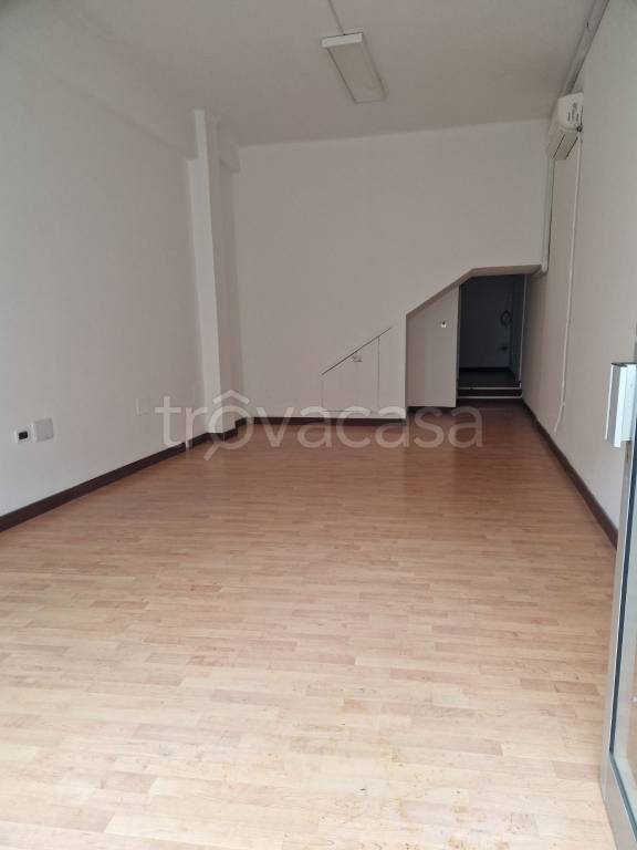 negozio in affitto ad Imperia in zona Oneglia