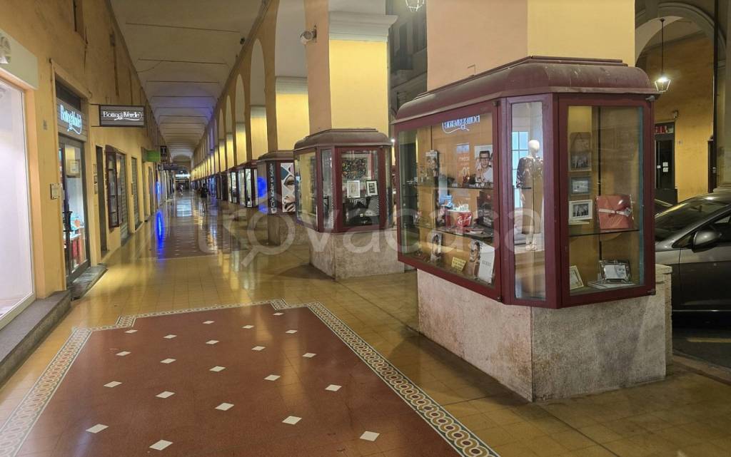 negozio in affitto ad Imperia in zona Oneglia