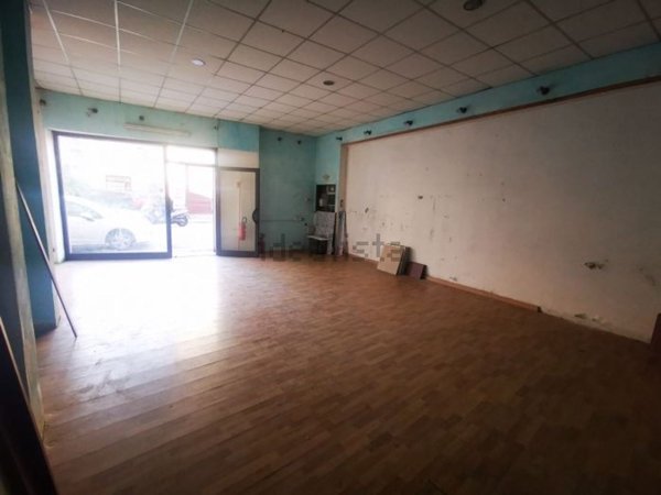 negozio in affitto ad Imperia in zona Oneglia