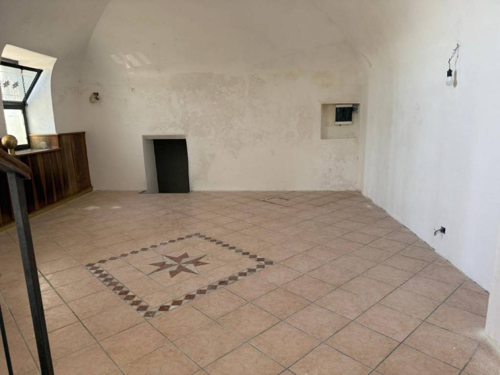 locale commerciale in affitto ad Imperia in zona Oneglia