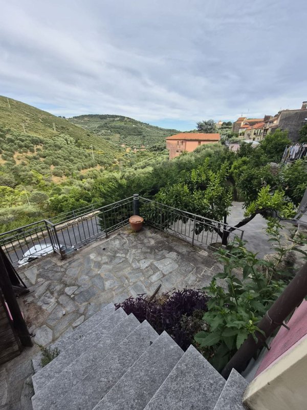 appartamento in affitto ad Imperia in zona Costa d'Oneglia