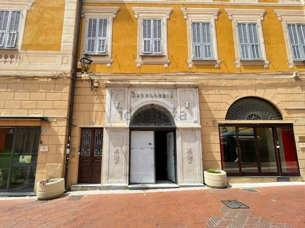 negozio in affitto ad Imperia in zona Oneglia