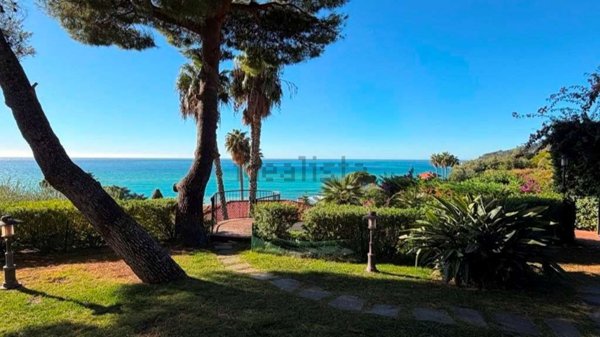 casa indipendente in affitto ad Ospedaletti