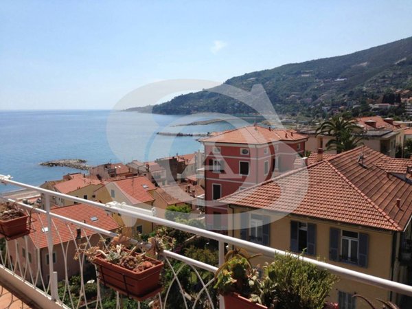 appartamento in affitto ad Ospedaletti in zona Porrine