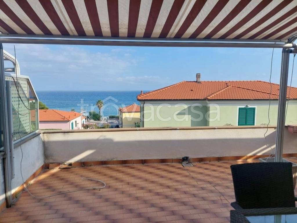 appartamento in affitto a Riva Ligure in zona Grange