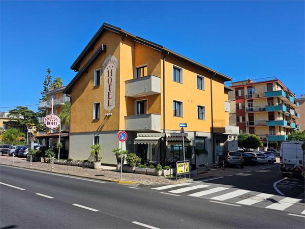 negozio in affitto a San Bartolomeo al Mare