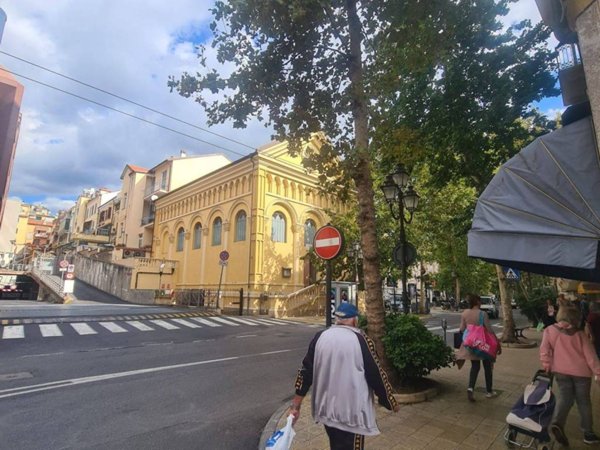 negozio in affitto a Sanremo