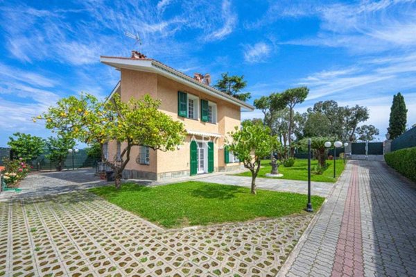 casa indipendente in affitto a Sanremo
