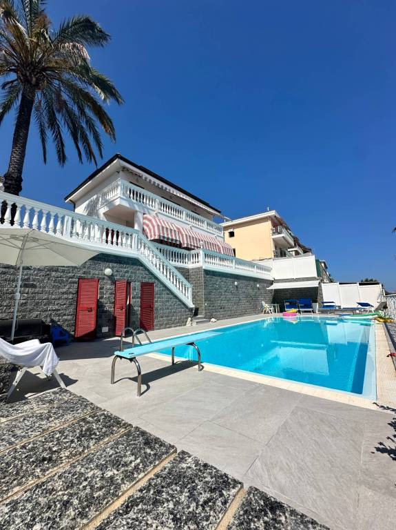 casa indipendente in affitto a Sanremo