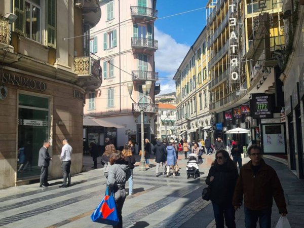 negozio in affitto a Sanremo