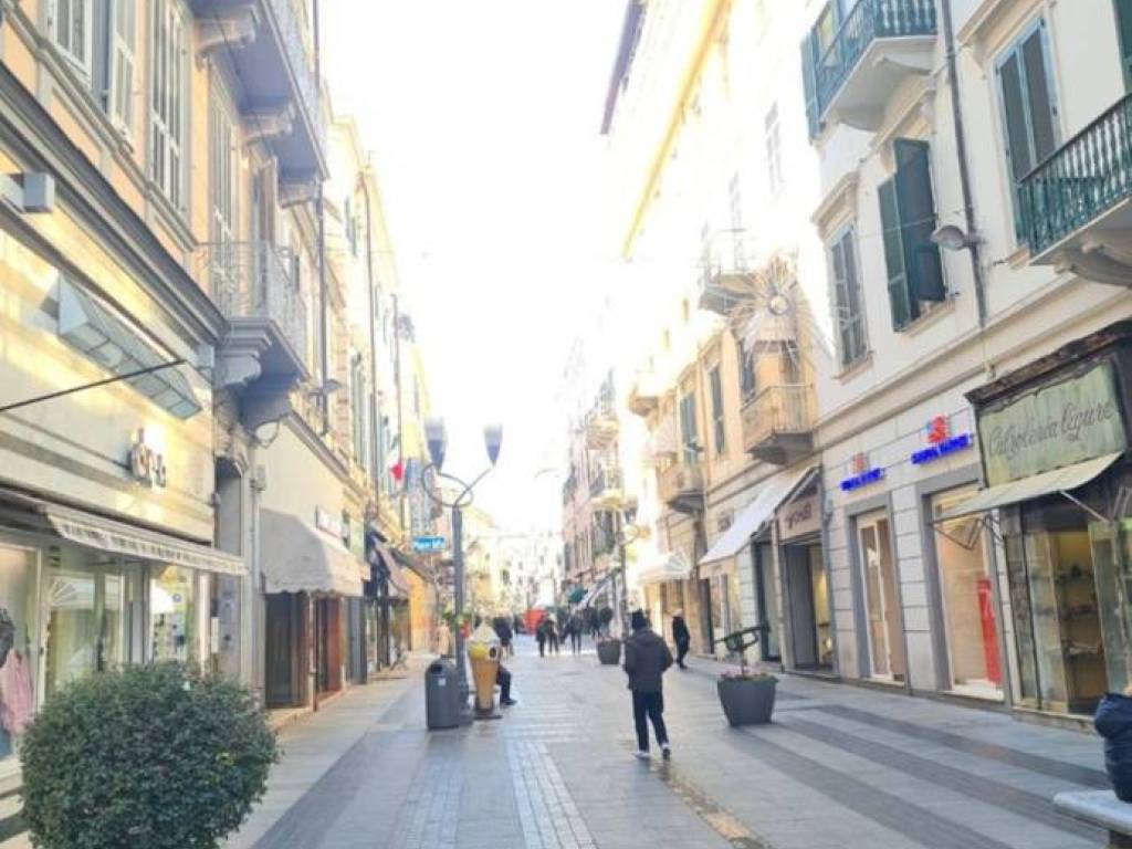 negozio in affitto a Sanremo
