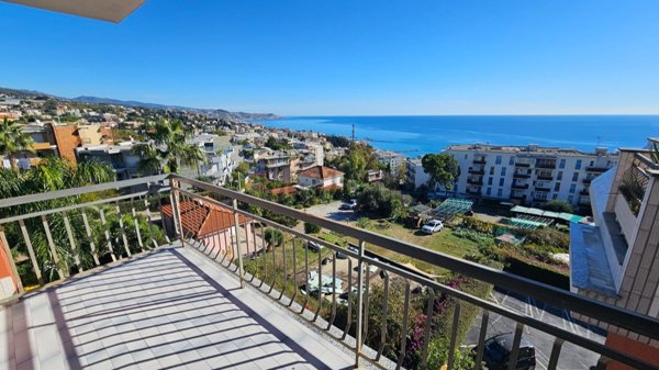 appartamento in affitto a Sanremo in zona Coldirodi