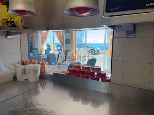 negozio in affitto a Sanremo in zona Bussana