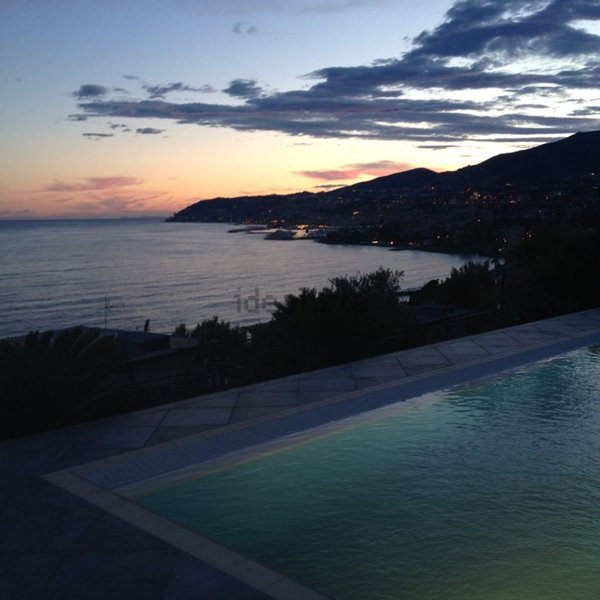 casa indipendente in affitto a Sanremo