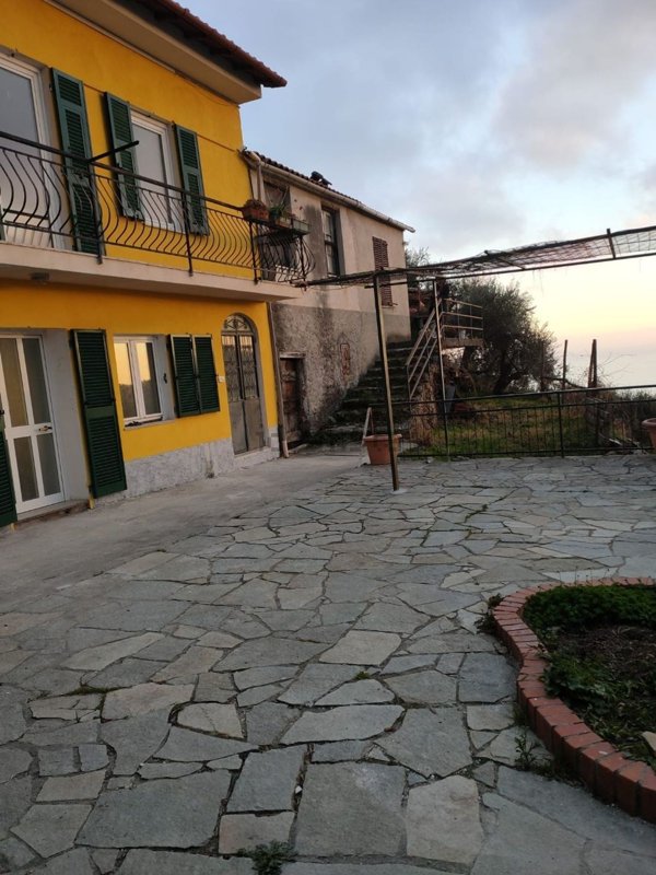 casa indipendente in affitto a Sanremo